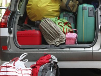 Autem na wakacje. Jak przewieźć większy bagaż?