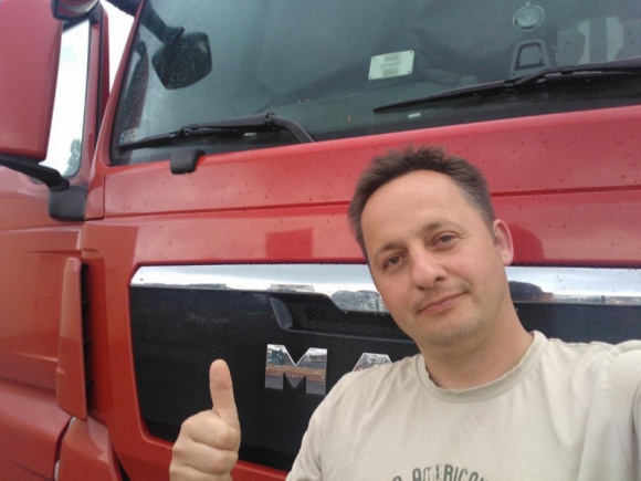 Zwycięzca polskiej edycji Konkursu Kierowców Shell FuelSave Partner LIFESTYLE, Motoryzacja - Artur Stern, zawodowy kierowca z firmy transportowej Tolo ze Swarzędza, został uznany przez Shell za najbardziej ekonomicznie jeżdżącego kierowcę w Polsce.
