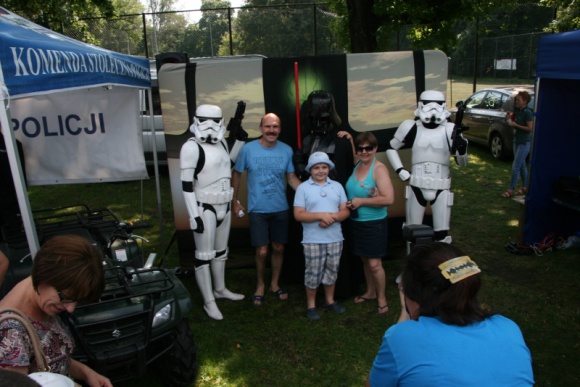 Policyjny lunapark BIZNES, Motoryzacja - Co mają wspólnego Lord Vader, samochód wyścigowy i Varius Manx? Wszystkie te atrakcje dostępne były podczas obchodów 95-lecia Policji.