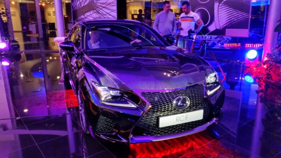 LEXUS RC F - relacja Męskich Inspiracji LIFESTYLE, Motoryzacja - Kilka dni temu na facebookowym profilu Męskich Inspiracji informowaliśmy Was o naszym uczestnictwie w prezentacji nowego sportowego modelu Lexusa – RC F. Dziś przyszedł czas na relację z tego wydarzenia. Usiądźcie wygodnie, zapnijcie pasy… Ruszamy!