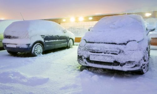 Samochód zimą. Chroń układ wydechowy przed śniegiem