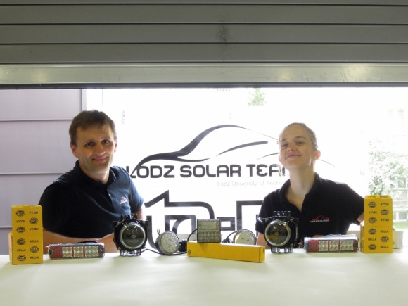 HELLA partnerem technologicznym Łódź Solar Team BIZNES, Motoryzacja - Polski oddział koncernu HELLA wspiera rozwój młodych talentów w dziedzinie odnawialnych źródeł energii. Marka została partnerem technologicznym projektu Łódź Solar Team, stworzonego przez studentów Politechniki Łódzkiej.