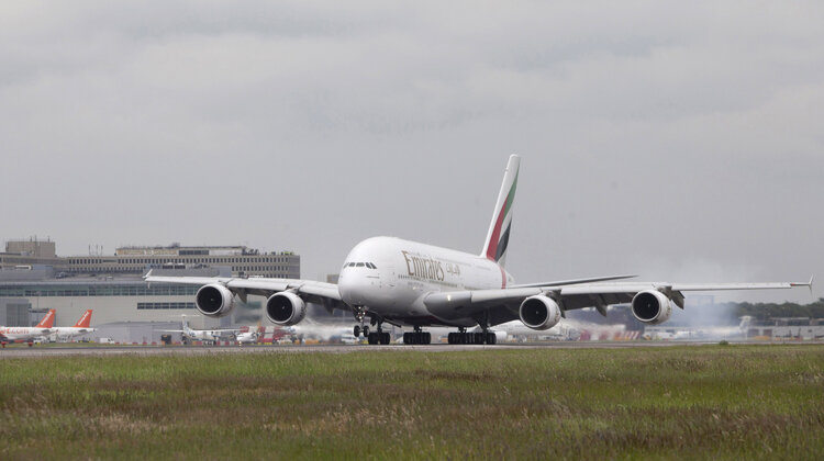Osiem codziennych połączeń Emirates do Londynu Airbusem A380 transport, turystyka/wypoczynek - 