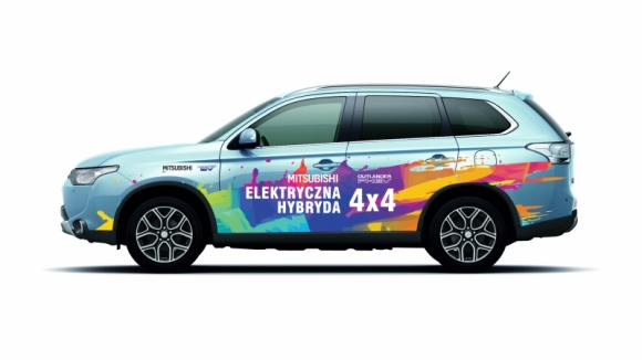 MITSUBISHI OUTLANDER PHEV ZDOBYWA NOWY ŚWIAT!