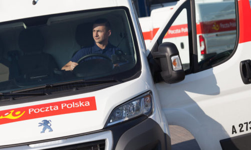 Poczta Polska na stacjach paliw ORLEN: wszystkie oferty kuriersko-paczkowe Poczty już dostępne