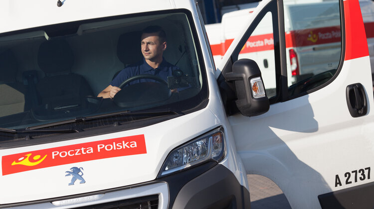 Poczta Polska na stacjach paliw ORLEN: wszystkie oferty kuriersko-paczkowe Poczty już dostępne