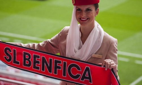 Kibicowanie w stylu Emirates na stadionie Benfiki Lizbona