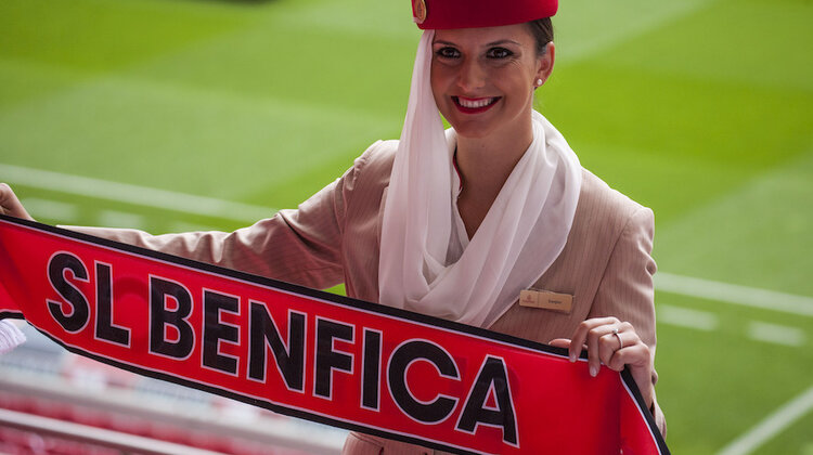 Kibicowanie w stylu Emirates na stadionie Benfiki Lizbona