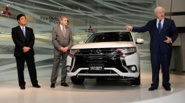 BORIS JOHNSON, BURMISTRZ LONDYNU, PREZENTUJE NOWE MITSUBISHI OUTLANDER PHEV