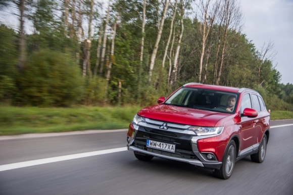 MITSUBISHI OUTLANDER 2016 NOMINOWANY DO FINAŁU KONKURSU O TYTUŁ BEST BUY!