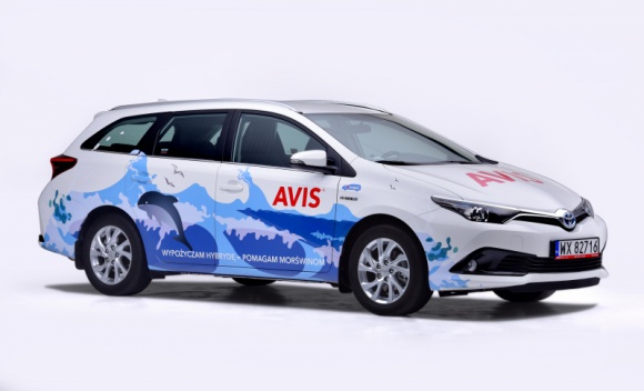 Hybrydy Toyoty z Avis wspierają bałtyckie morświny BIZNES, Motoryzacja - Od września wypożyczając w sieci Avis jeden, z ponad 40 dostępnych, samochodów Toyota Auris Touring Sports Hybrid wspierasz program ochrony morświna prowadzony przez Fundację WWF Polska.