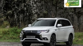 Mitsubishi Outlander PHEV SUV-em roku 2015! LIFESTYLE, Motoryzacja - Brytyjski oddział Mitsubishi Motors ma kolejny powód by świętować, bowiem Outlander PHEV zdobył tytuł SUV-a 2015 roku w plebiscycie organizowanym przez portal Next Green Car.