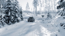 Co warto sprawdzić w samochodzie przed zimą? LIFESTYLE, Motoryzacja - Zbliża się sezon zimowy, a razem z nim opady śniegu i niesprzyjające warunki atmosferyczne. To czas, w którym kierowcy zmagają się z utrudnieniami na drodze, dlatego już dziś doradzamy, na co warto zwrócić uwagę zanim zima zagości u nas na dobre.