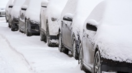 Zatroszcz się o auto zimą BIZNES, Motoryzacja - Niezależnie od tego czy tegoroczna zima będzie sroga i śnieżna, czy deszczowa i mroźna, warto przygotować swój samochód do nadchodzącego sezonu. Przedstawiamy kilka sprawdzonych porad i wskazówek.