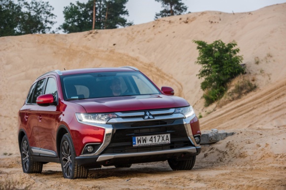 Outlander 2016 otrzymuje tytuł Najbardziej Wartościowego Samochodu na Drodze LIFESTYLE, Motoryzacja - Najnowsze Mitsubishi Outlander 2016 otrzymało właśnie tytuł Najbardziej Wartościowego Samochodu na Drodze (Best Value on Road) w 12. corocznym konkursie o tytuł Samochodu Roku dla zwolenników aktywnego trybu życia (Active Lifestyle Vehicle of the Year)