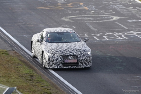 Prototypowy Lexus przyłapany na testach LIFESTYLE, Motoryzacja - Czy testowany na torze Nürburgring zakamuflowany Lexus mógł być prototypem nowego sportowego coupe?