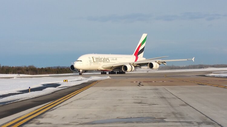 A380 linii Emirates wylądował w Waszyngtonie transport, turystyka/wypoczynek - DUBAJ, ZEA, 2 lutego 2016 r. – Linie Emirates uruchomiły połączenie A380 na trasie Dubaj – Waszyngton. Na pokładzie znaleźli się pasażerowie z 20 krajów z Bliskiego Wschodu, Afryki, Azji Południowej, Dalekiego Wschodu i Ameryki Północnej.