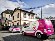 Energia dla mobilności transport, energetyka - TAURON Dystrybucja rozpoczął projekt „Energia dla mobilności”, który jest kolejnym przedsięwzięciem badawczo-rozwojowym z obszaru elektrycznej mobilności i systemów magazynowania energii. W marcu spółka rozpoczęła testowanie pojazdów zasilanych energią elektryczną i jednocześnie przygotowuje się do uruchomienia demonstracyjnego projektu stacji ładowania i wymiany baterii litowo-jonowych dla autobusów elektrycznych.