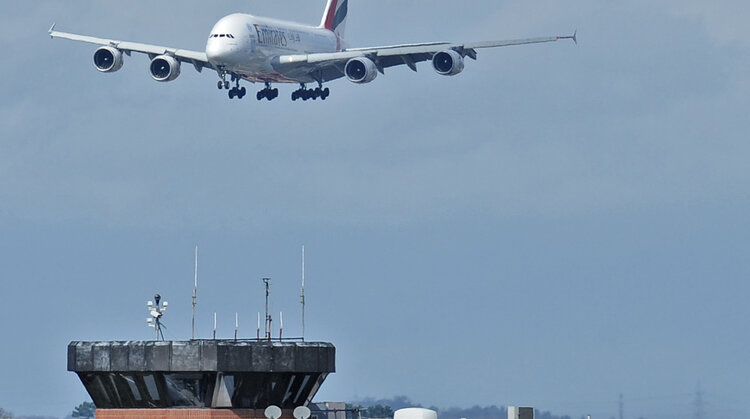 Linie Emirates otwierają codzienne połączenie A380 do Birmingham prawo, transport - 