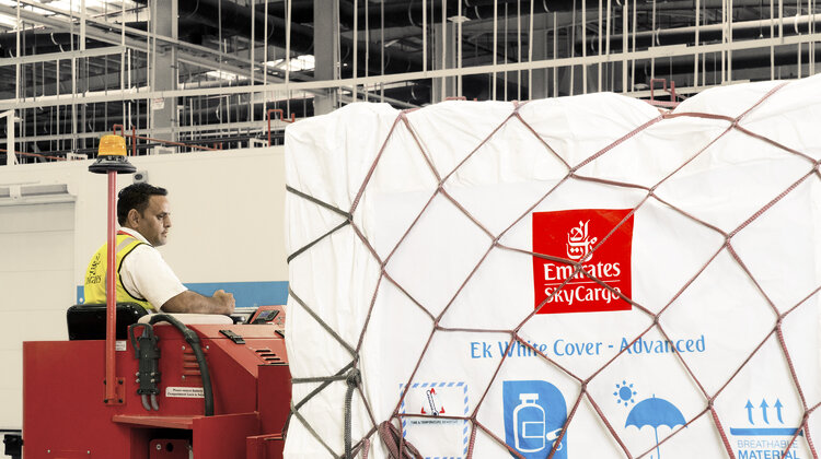 Linie Emirates SkyCargo wprowadzają nowe rozwiązanie chroniące towary wrażliwe na temperaturę nowe produkty/usługi, technologie - White Cover Advanced to przystępne cenowo i ekologiczne rozwiązanie chroniące produkty farmaceutyczne