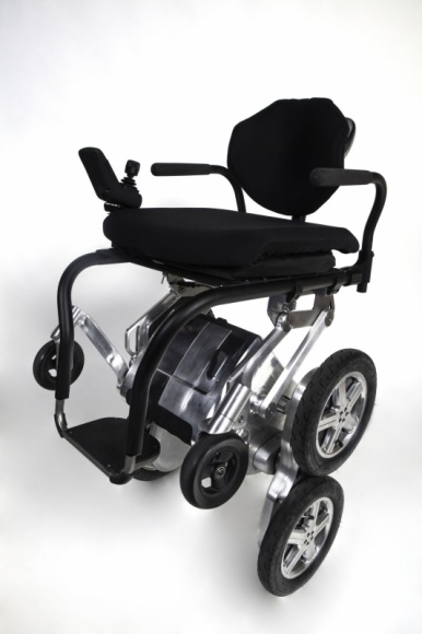 Toyota wspiera twórcę Segwaya w komercjalizacji pojazdu dla niepełnosprawnych iB