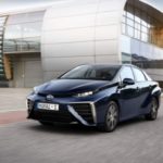 Tesla S kontra Toyota Mirai: akumulatory czy wodór?