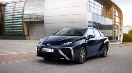 Tesla S kontra Toyota Mirai: akumulatory czy wodór? LIFESTYLE, Motoryzacja - Światowa emisja dwutlenku węgla bije kolejne rekordy. Jeszcze nigdy w historii ludzkości nie emitowaliśmy do atmosfery tak wielu zanieczyszczeń. Oprócz ciężkiego przemysłu, podtruwa nas transport drogowy.