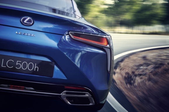 Lexus LC 500H na nowo definiuje technologię hybrydową LIFESTYLE, Motoryzacja - Główny Inżynier Lexusa Koji Sato, wyjaśnia na czym polega przełom w technologii hybrydowej, wykorzystanej w nowym modelu LC 500h - luksusowym coupe marki.