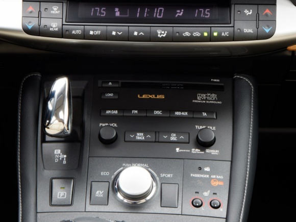 Jak Mark Levinson tworzy systemy audio dla Lexusa LIFESTYLE, Motoryzacja - Komfortowe i doskonale wyciszone wnętrza samochodów Lexus stwarzają znakomite warunki do słuchania muzyki. Odpowiednią jakość dźwięku gwarantują systemy tworzone przez audiofilską firmę Mark Levinson, z którą Lexus współpracuje od 2000 roku.