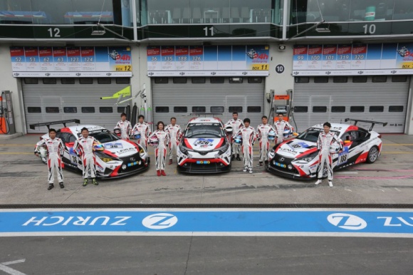 Świetne wyniki Toyoty C-HR Racing i Lexusa RC F w 24-godzinnym wyścigu Nürburgri LIFESTYLE, Motoryzacja - Zespół Toyota Gazoo Racing ukończył 24-godzinny wyścig Nürburgring 2016 z kolejnymi sukcesami na koncie.