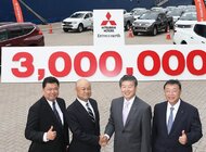 Rekord fabryki Mitsubishi - 3 miliony wyeksportowanych aut handel, transport - Kilka dni temu firma Mitsubishi Motors (Thailand) Co., Ltd (MMTh) świętowała ważne wydarzenie, jakim było wysłanie trzymilionowego samochodu na rynki eksportowe, co świadczy o wysokiej wydajności produkcyjnej i sprawności, z jaką firma MMTh spełnia oczekiwania klientów.