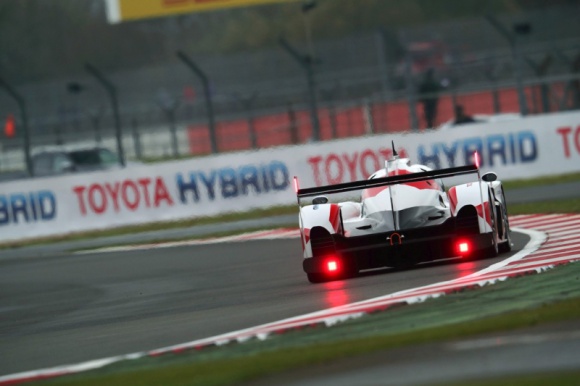 Toyota TS050 Hybrid w nowej specyfikacji na Nürburgring LIFESTYLE, Motoryzacja - Już w najbliższy weekend uwaga fanów motosportu skieruje się w stronę miejscowości Nürburg, gdzie na słynnym torze Nürburgring rozegra się czwarty wyścig z serii FIA World Endurance Championship.