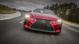 Lexus LC F zadebiutuje w roku 2019? LIFESTYLE, Motoryzacja - Powołując się na informacje magazynu Automobile, portal Lexus Enthusiast podaje, że premiery Lexus LC F – wyczynowej wersji nowego coupé LC 500 – można się spodziewać w roku 2019.