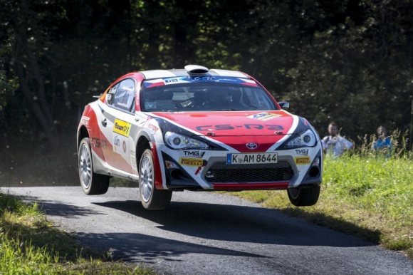 Udany debiut Toyoty GT86 CS-R3 w Rajdowych Mistrzostwach Europy LIFESTYLE, Motoryzacja - Startujący nową Toyotą GT86 CS-R3 z numerem 23 Luca Rossetti zajął drugie miejsce w kategorii ERC3 i trzecie wśród samochodów tylnonapędowych podczas Rajdu Barum, jednej z najważniejszych motoryzacyjnych imprez sportowych minionego weekendu.