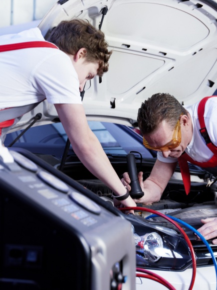 Auto na gaz? Nie zapomnij o formalnościach LIFESTYLE, Motoryzacja - Montaż instalacji gazowej nie kończy się w warsztacie. Niezbędne jest również dopełnienie wszelkich formalności, które umożliwią nam legalne poruszanie się pojazdem z instalacją LPG/CNG po ulicach. Przedstawiamy, jak zalegalizować instalację gazową krok po kroku.