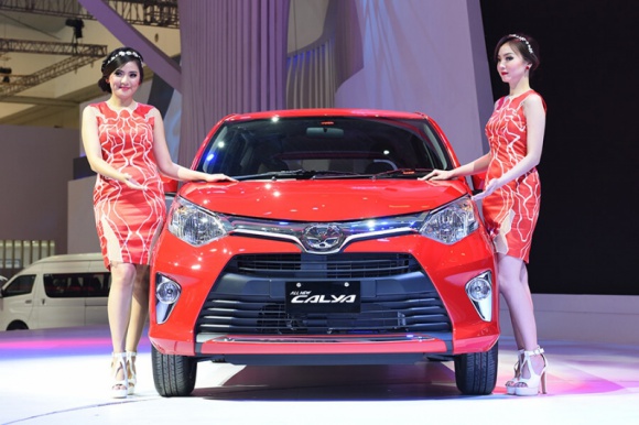 Toyota na Indonesia International Auto Show LIFESTYLE, Motoryzacja - Podczas trwających właśnie targów motoryzacyjnych w Dżakarcie Toyota prezentuje kilkanaście modeli. Są wśród nich auta, które widujemy na polskich ulicach, ale większość wystawianych samochodów to modele specyficzne dla rynków azjatyckich, zupełnie nieznane w Europie.