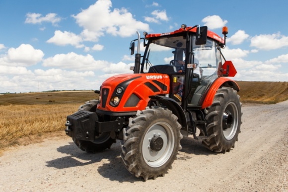 Ursus C-380 nieprzerwanie liderem wśród ciągników BIZNES, Motoryzacja - Nowa odsłona legendarnej serii „C” ciągników Ursusa bije rekordy popularności. Ciągniki Ursus C-380 to najczęściej rejestrowane ciągniki w kraju w okresie lipiec-sierpień br.