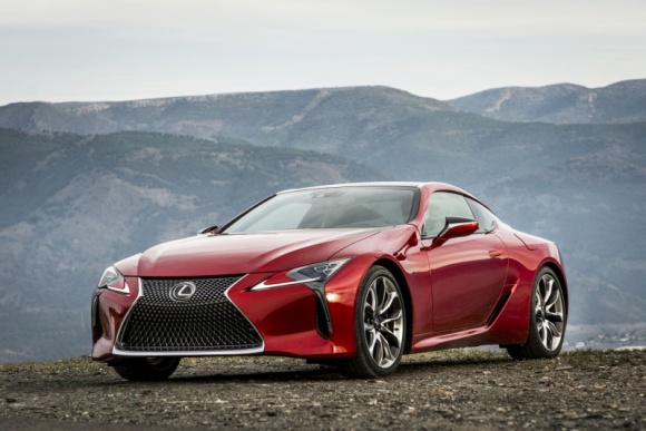 Lexus LC inspiruje haute couture