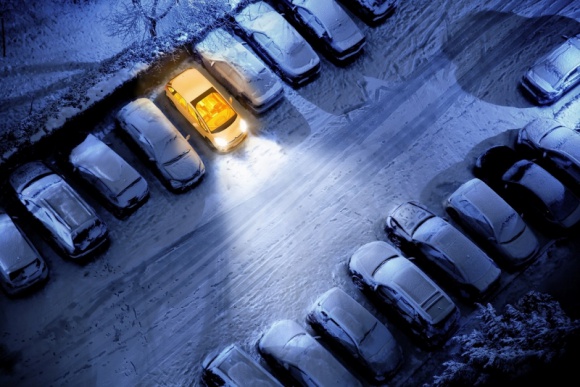 Przyjemne ciepło dla każdego BIZNES, Motoryzacja - Zima to dla kierowców najtrudniejsza pora roku. Opady deszczu i śniegu, ograniczona widoczność a szczególnie ujemne temperatury mogą sprawić wiele kłopotów. Istnieje jednak prosty sposób na przyjemne użytkowanie auta zimą – ogrzewanie postojowe Webasto.