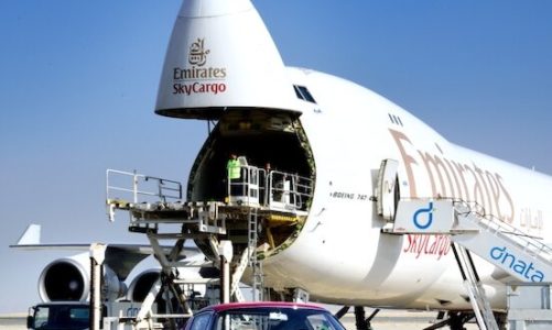 Emirates SkyCargo wprowadza usługę transportu cennych i zabytkowych samochodów