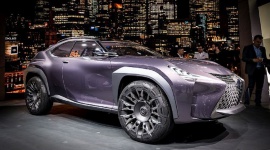 Lexus&Goodyear – tak należy projektować przyszłość motoryzacji LIFESTYLE, Motoryzacja - Pamiętamy Lexusa na lodowych kołach. Na gigantycznych rzeźbach, autorstwa 4 utalentowanych rzemieślników z Hamilton Ice Sculptors, ustawiono NX-a, który ruszył w niezwykłym „ogumieniu” na londyńskie drogi.