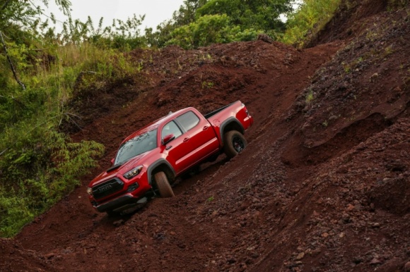 Toyota Tacoma TRD Pro 2017 gotowa na bezdroża LIFESTYLE, Motoryzacja - Consumer Reports, wiodąca organizacja konsumencka w Stanach Zjednoczonych, oceniła Toyotę Tacomę po liftingu z nowym pakietem off-roadowym TRD Pro na 2017 rok.