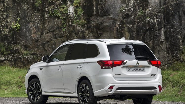 Mitsubishi Outlander PHEV z nagrodą Green Award