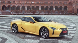 Lexus LC - więcej szczegółów przed rynkową premierą LIFESTYLE, Motoryzacja - Nowe coupe Lexusa trafi do salonów już na początku przyszłego roku. W oczekiwaniu na tę rynkową premierę poznajemy kolejne szczegóły dotyczące flagowego sportowego auta japońskiego producenta samochodów klasy premium.