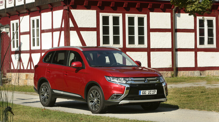 Mitsubishi Outlander 2017 i Outlander PHEV 2017 już w polskich salonach