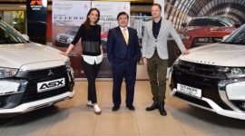 Maciej Stuhr i Anna Cieślak w nowych modelach Mitsubishi LIFESTYLE, Motoryzacja - Znakomici aktorzy – Anna Cieślak i Maciej Stuhr, którzy od roku pełnią role ambasadorów marki Mitsubishi Motors w Polsce, odebrali dziś w salonie Mitcar kluczyki do nowych modeli Mitsubishi ASX 2017 i Outlander PHEV 2017.