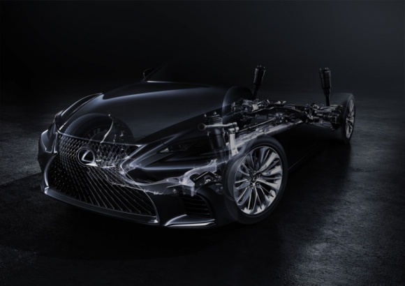 Debiut nowego Lexusa LS już w przyszłym tygodniu LIFESTYLE, Motoryzacja - Podczas rozpoczynającej się 9 stycznia tegorocznej edycji wystawy motoryzacyjnej North American International Auto Show Lexus zaprezentuje najnowszą, piątą już generację swej flagowej limuzyny, modelu LS.