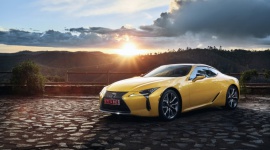 Lexus LC będzie dostępny w czterech wersjach wyposażeniowych LIFESTYLE, Motoryzacja - Lexus Europe udostępnił na swej stronie internetowej konfigurator wyposażenia nowego sportowego coupe, które wkrótce trafi do salonów. Dzięki temu już teraz można poznać szczegóły poszczególnych wersji.