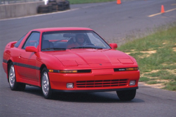 Fabrycznie nowa Toyota Supra Turbo z 1990 roku na sprzedaż LIFESTYLE, Motoryzacja - Ile zapłacilibyście za nieużywaną Toyotę Suprę z 1990 roku? Taki wyjątkowy egzemplarz z przebiegiem 92 km jest właśnie wystawiony na sprzedaż.