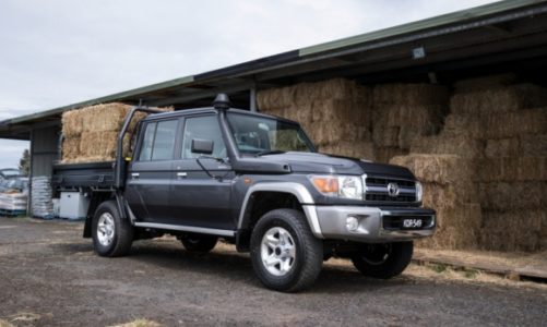 Toyota Land Cruiser samochodem terenowym roku 2017 w Australii